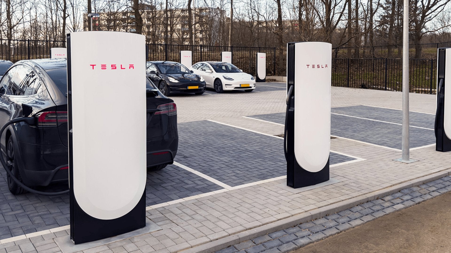 Nach einigen Wochen Verzögerung nimmt Tesla die neuen V4 Supercharger in Betrieb! - Shop4Tesla