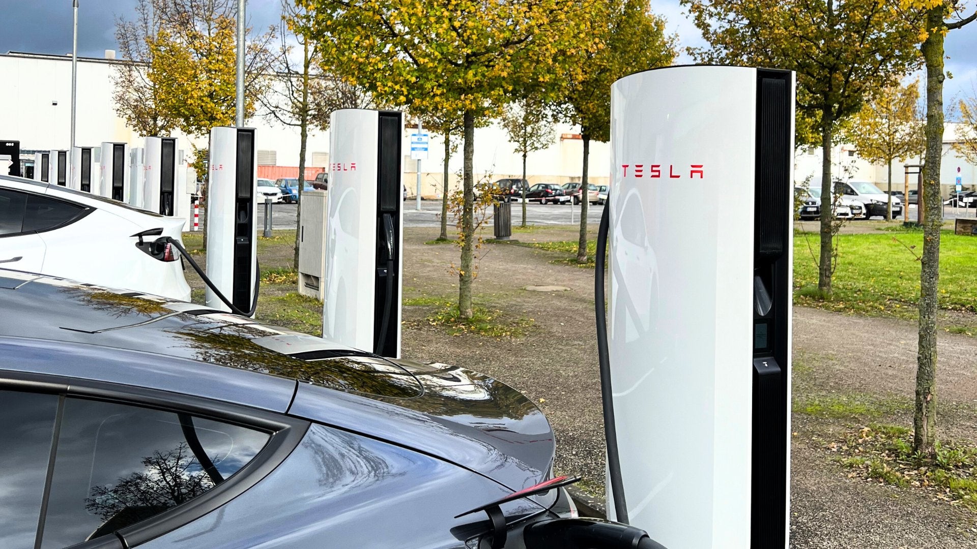 Vereinbarung über Schnellladestationen (V4 Supercharger) zwischen Tesla und EG Group! - Shop4Tesla