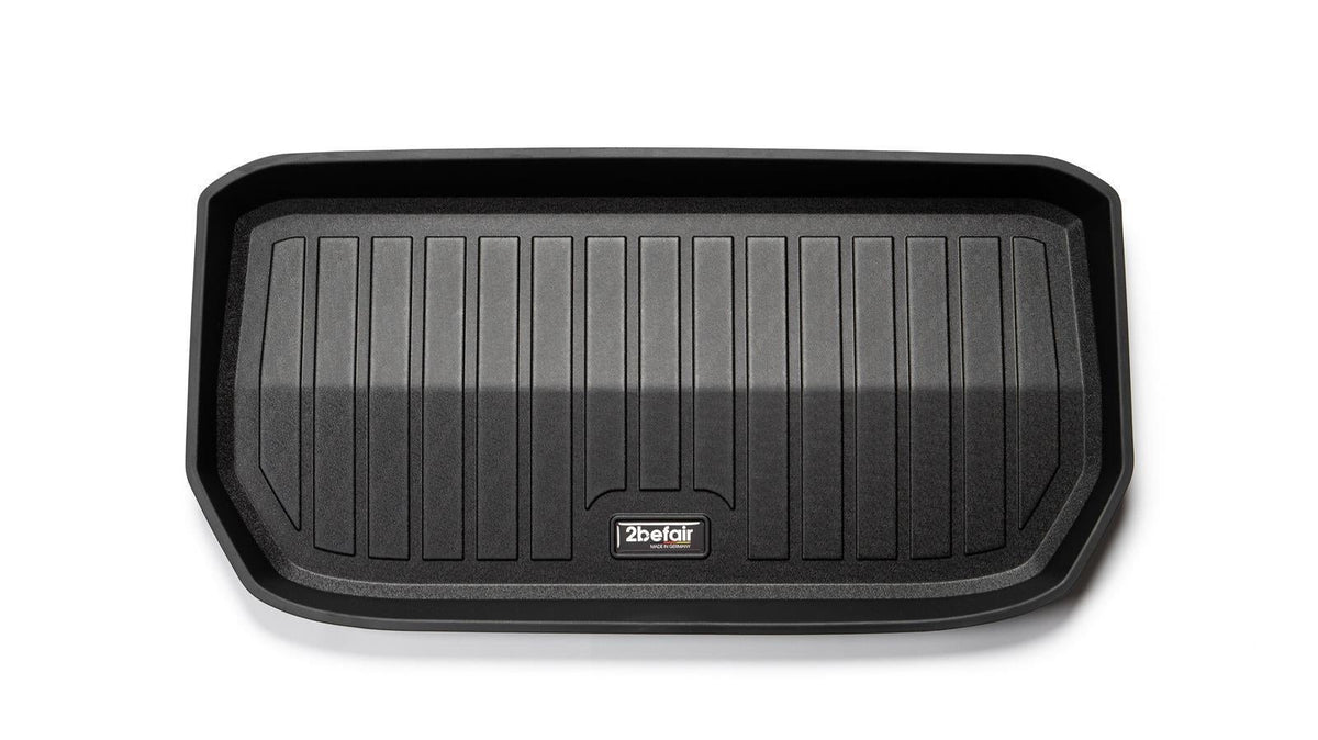 2befair Allwettermatte Frunk (Kofferraum vorne) für das Tesla Model Y – Frunkmatte freigestellt, Seitenansicht