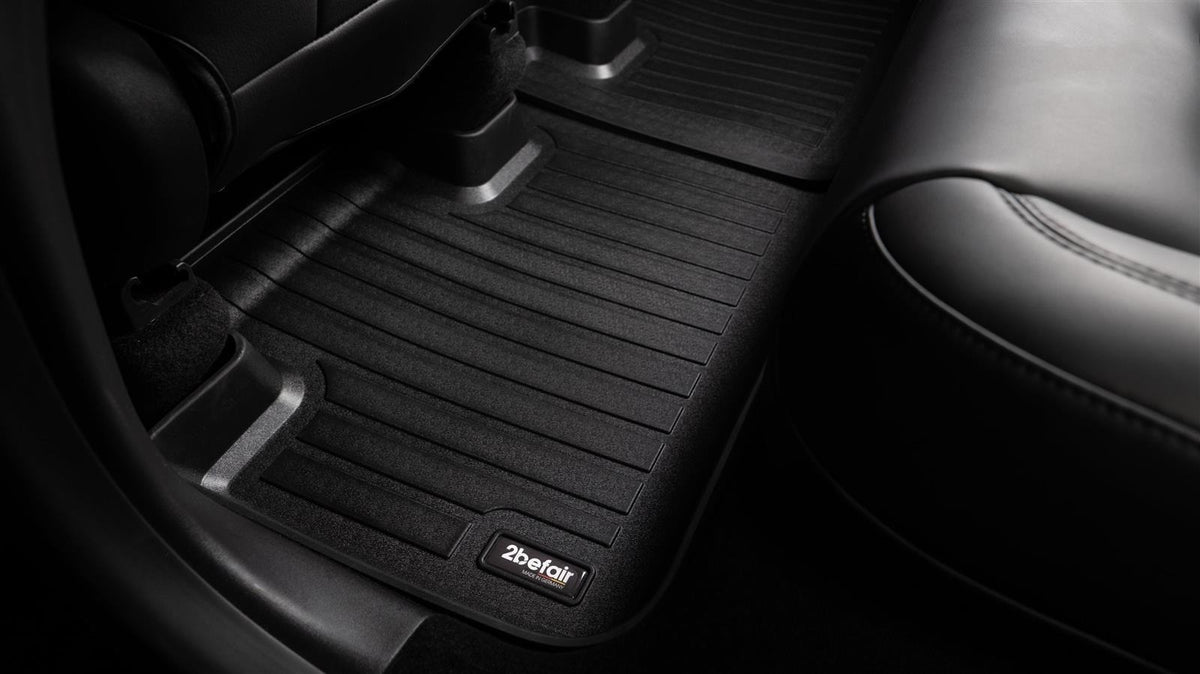 2befair Allwettermatten Gesamtset für das Tesla Model Y – Fußraummatte hinten im Fahrzeug eingelegt