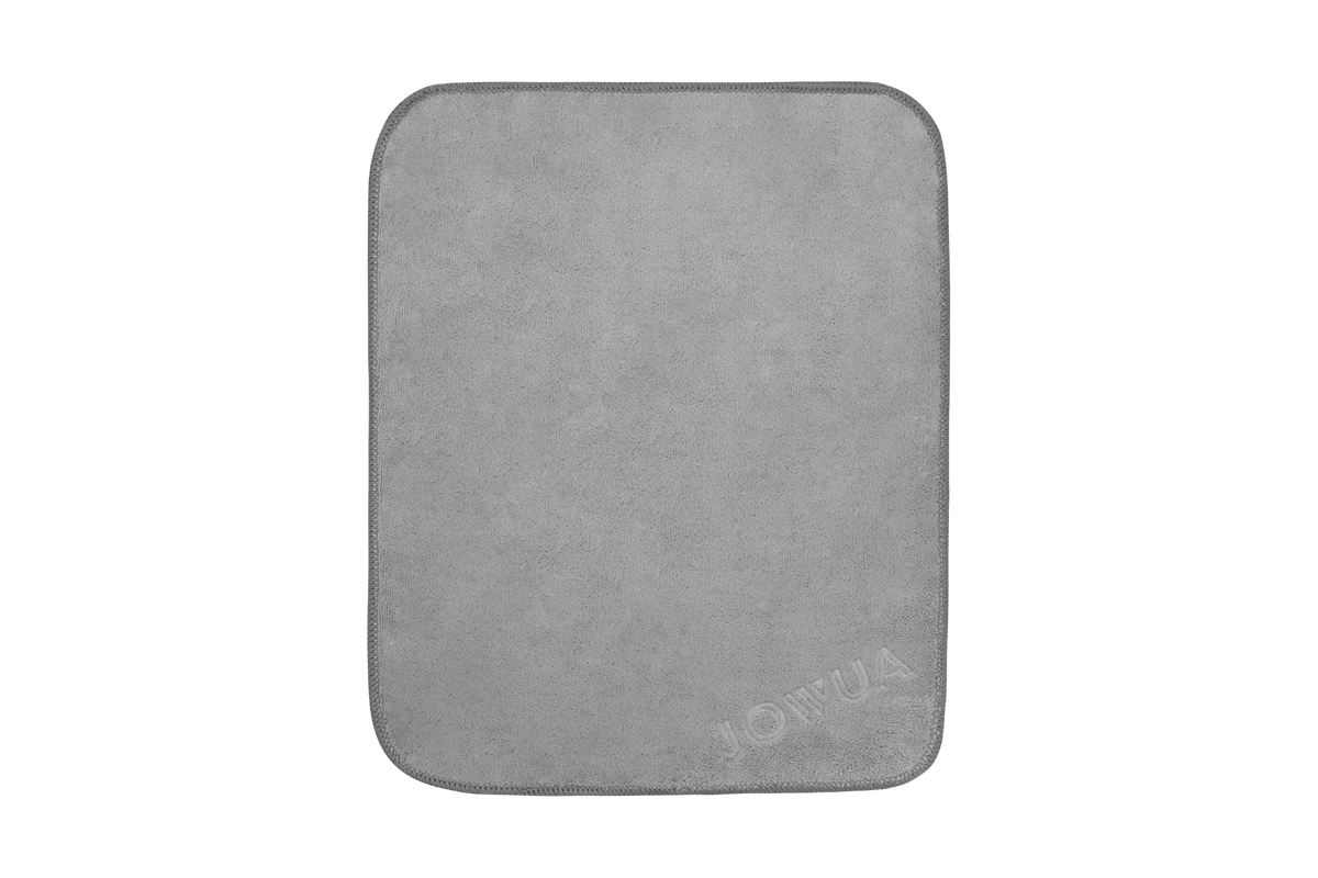 Le chiffon de nettoyage moyen 32 × 26 cm étalé à plat avec des bords arrondis