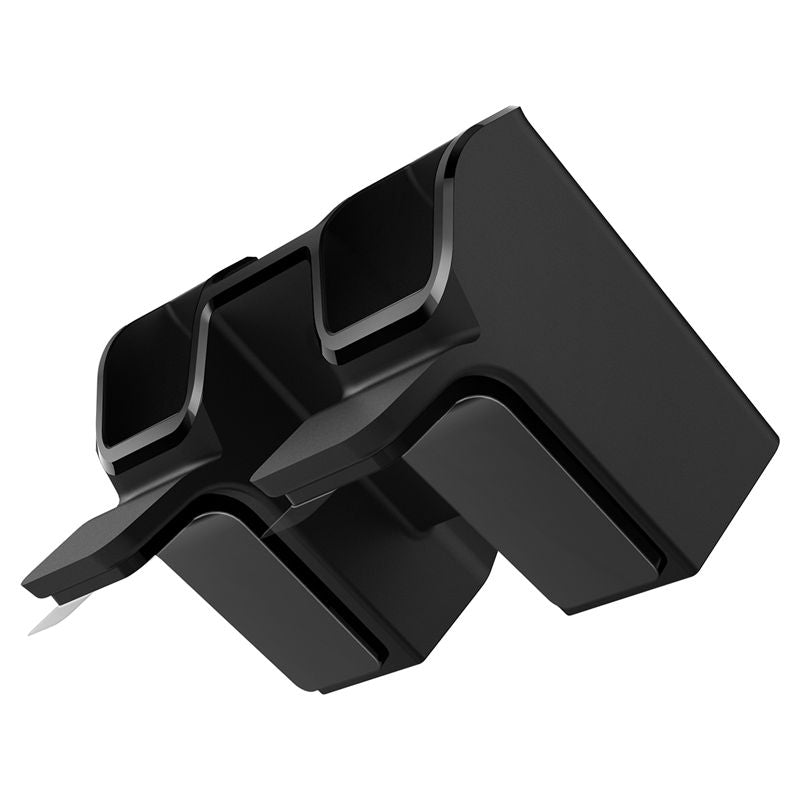 Adapter im Lüftungsschlitz des Armaturenbretts montiert