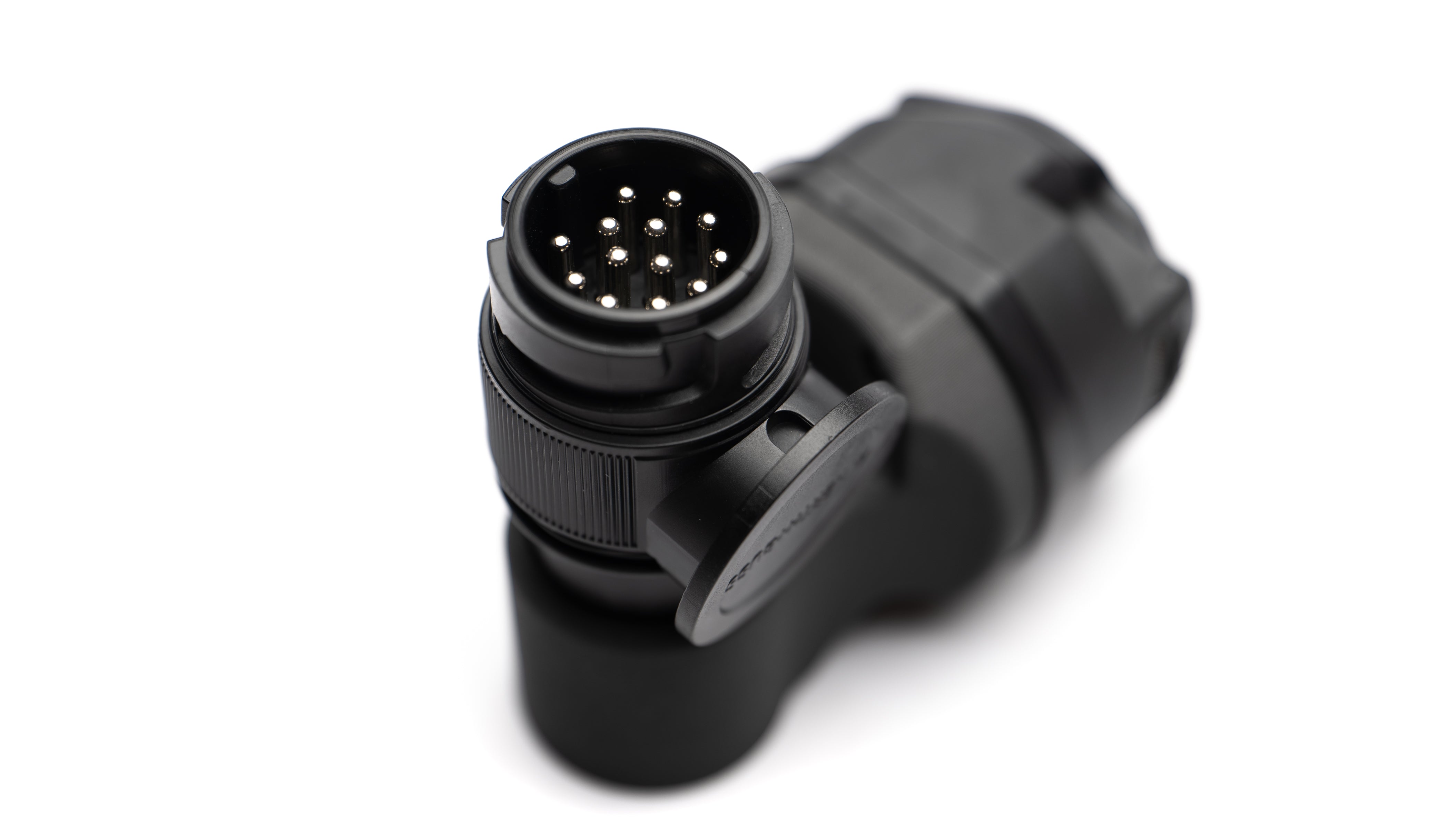 Adaptateur angulaire pour l'attelage de la Tesla Model X (13