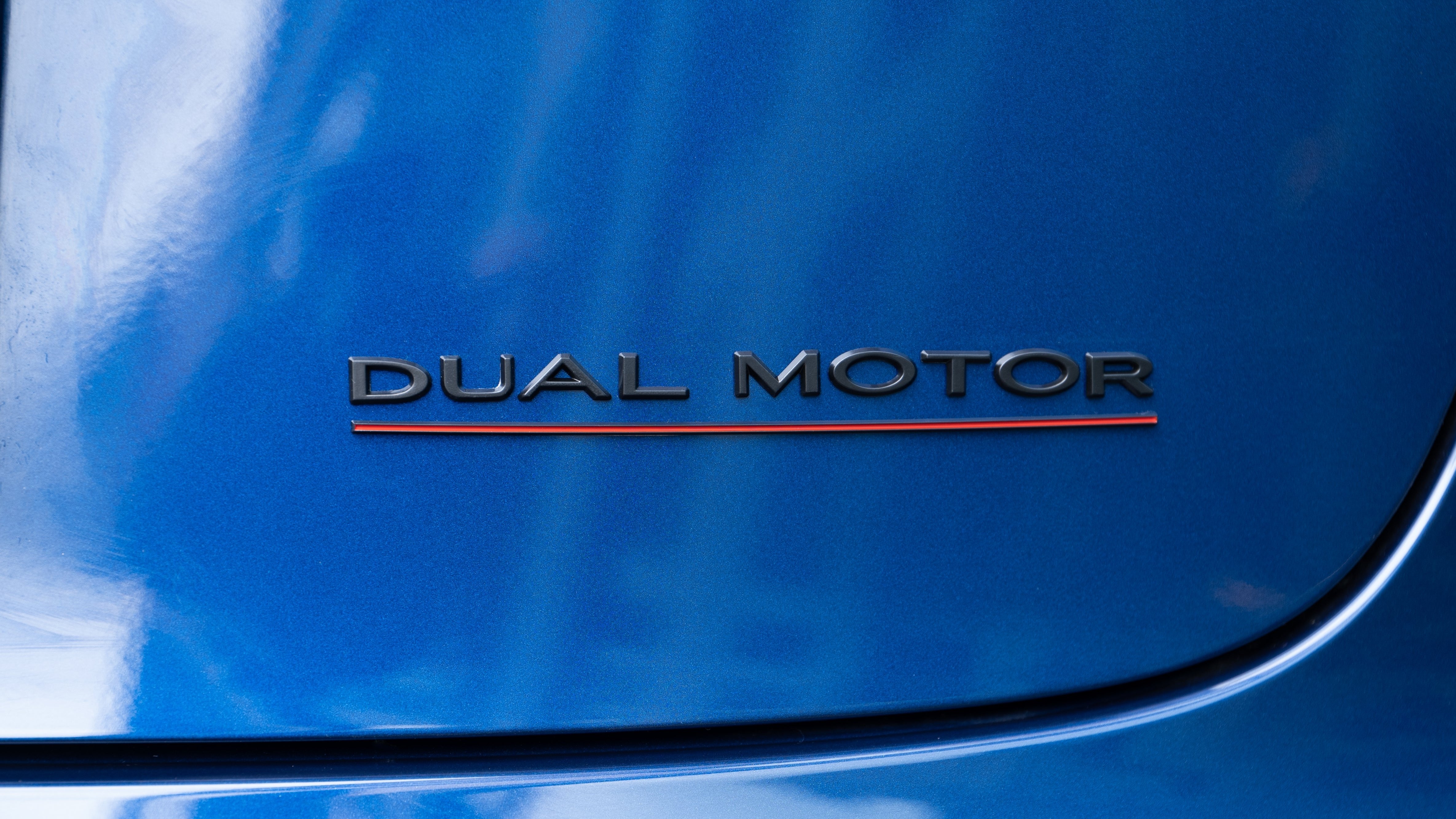 Dual Motor Schriftzug in Schwarz für das Tesla Model 3/Y - Shop4Tesla