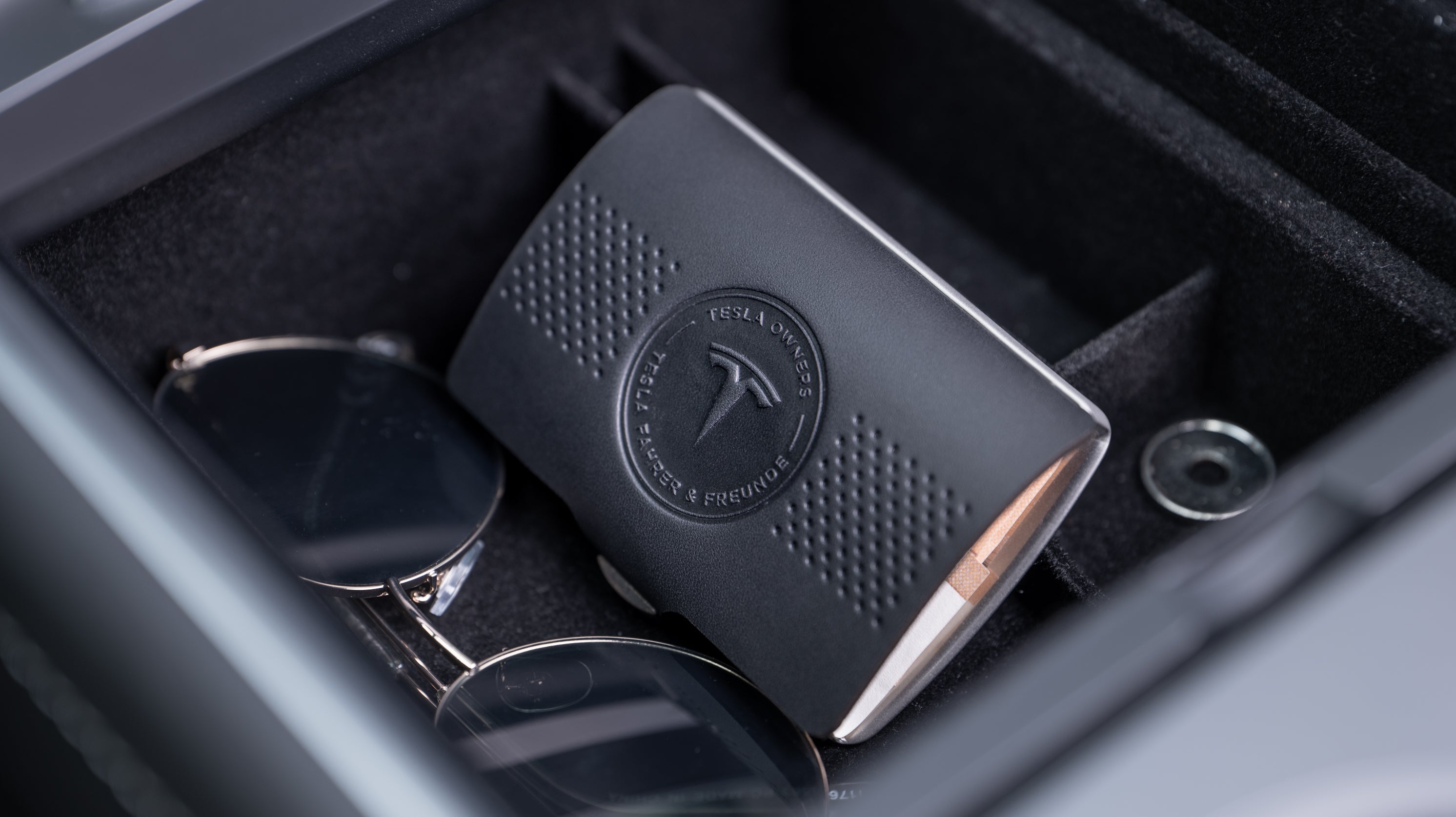 I-CLIP Wallet mit Tesla Fahrer & Freunde Prägung - Shop4Tesla