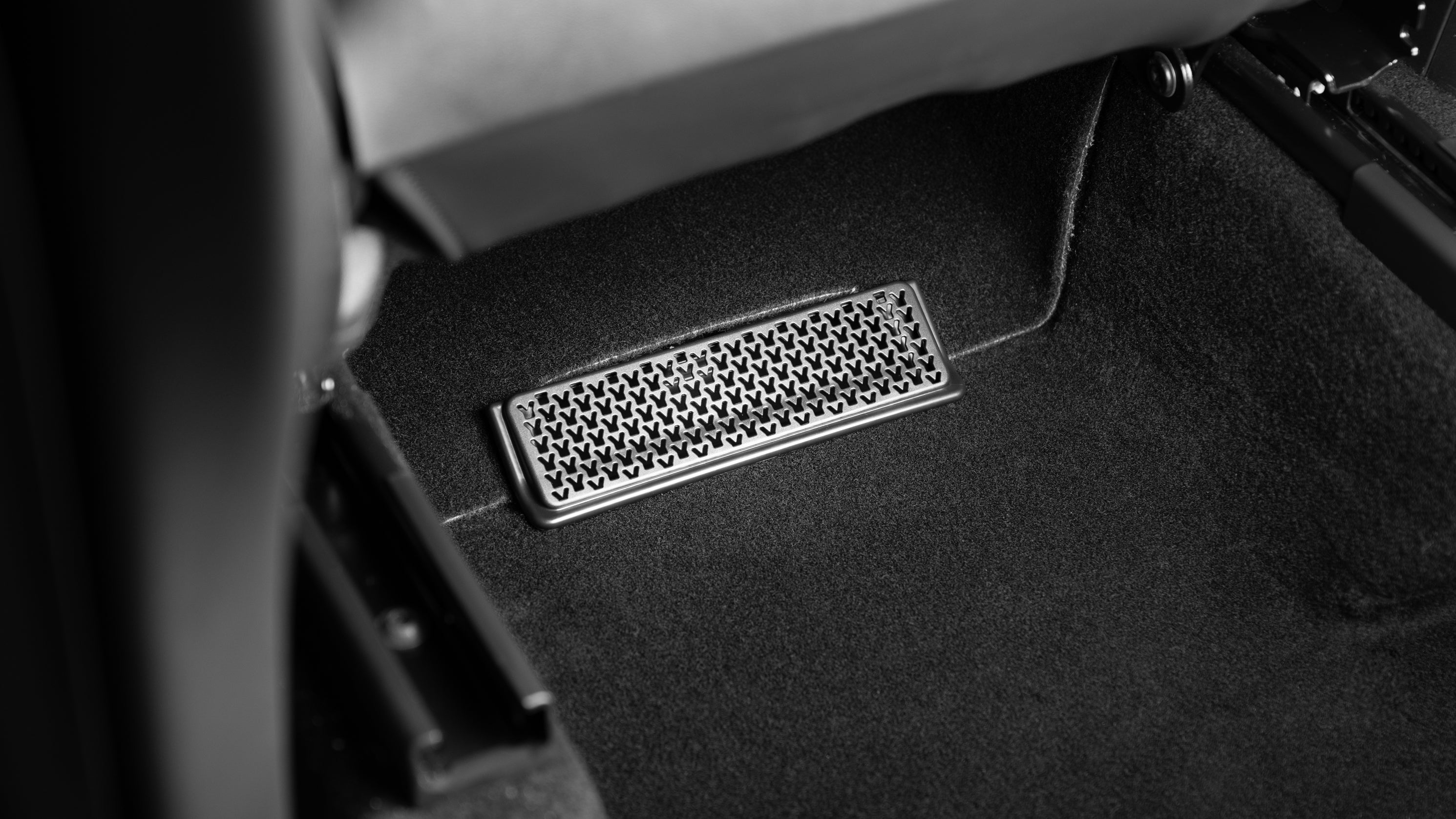 Lüftungsgitter für den Fußraum des Tesla Model Y - Shop4Tesla